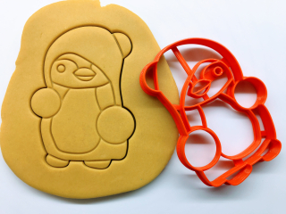 Tučnák s čepici a bambulkami vykrajovátko