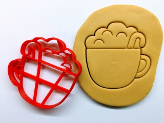 Vánoční hrnek s candy a šlehačkou vykrajovátko